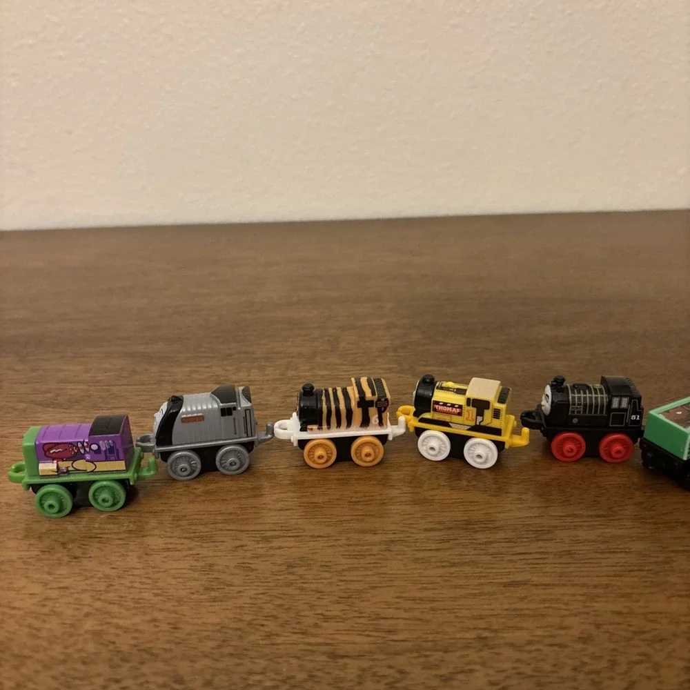 Thomas The Tank Engine Train & Friends Minis Micro‎ Mini Trains Lot Of 8 - Space